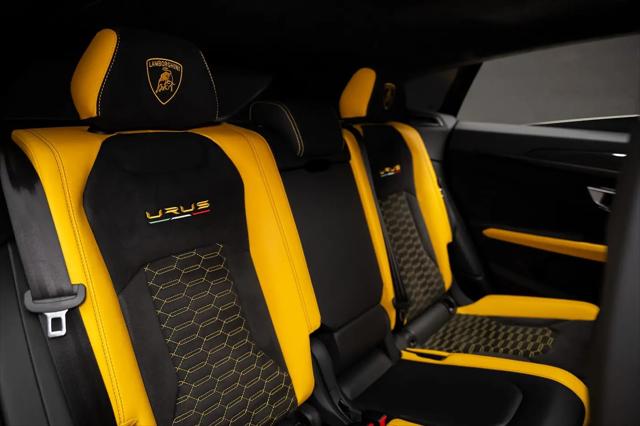 2021 Lamborghini Urus Pearl Capsule