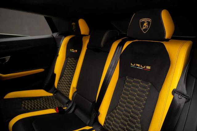 2021 Lamborghini Urus Pearl Capsule