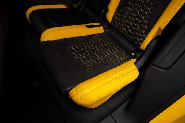 2021 Lamborghini Urus Pearl Capsule