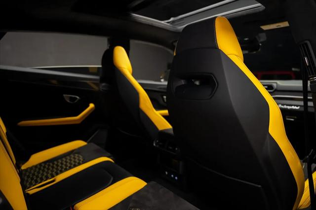 2021 Lamborghini Urus Pearl Capsule