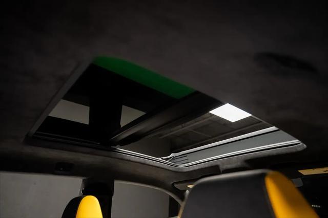 2021 Lamborghini Urus Pearl Capsule