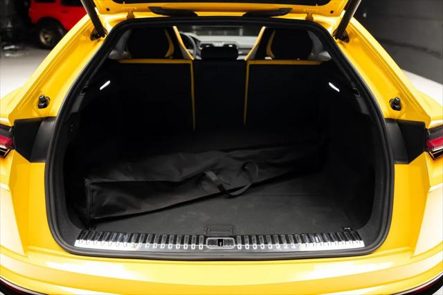 2021 Lamborghini Urus Pearl Capsule