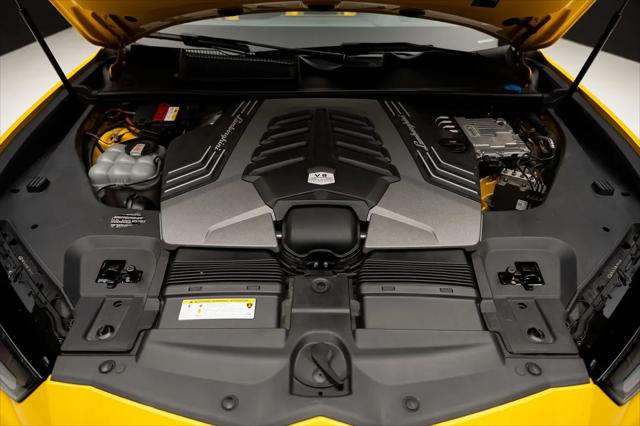 2021 Lamborghini Urus Pearl Capsule