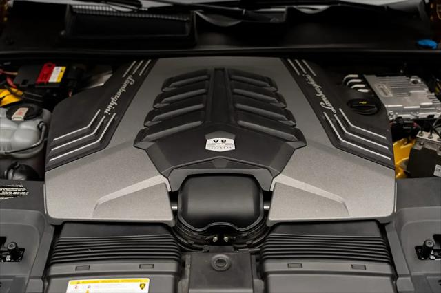 2021 Lamborghini Urus Pearl Capsule
