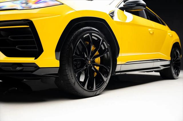 2021 Lamborghini Urus Pearl Capsule