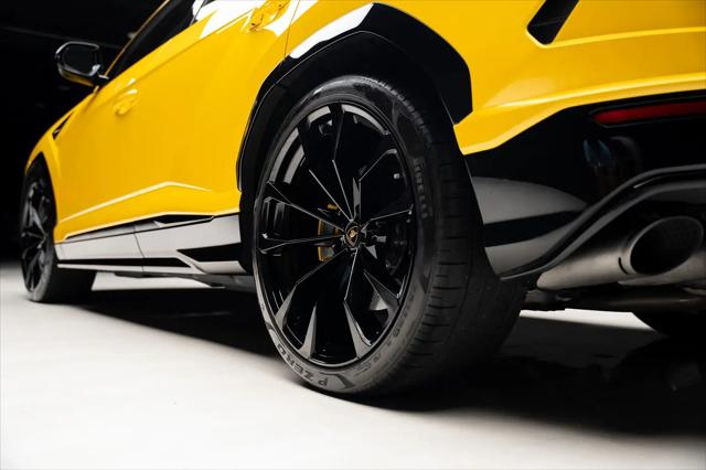 2021 Lamborghini Urus Pearl Capsule