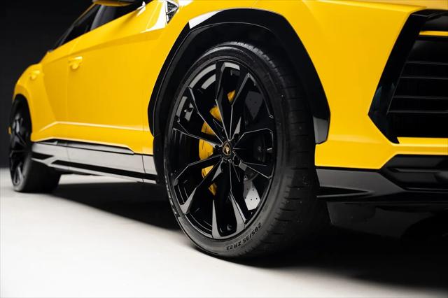 2021 Lamborghini Urus Pearl Capsule