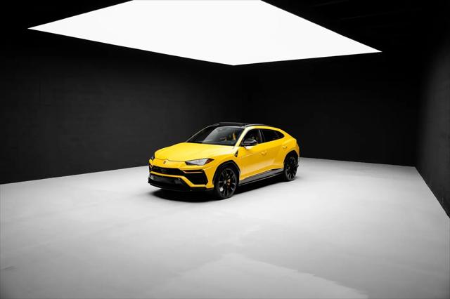 2021 Lamborghini Urus Pearl Capsule