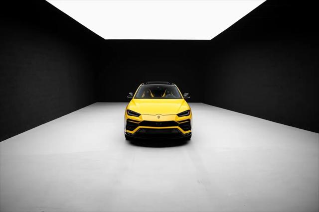2021 Lamborghini Urus Pearl Capsule
