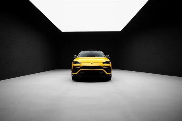 2021 Lamborghini Urus Pearl Capsule