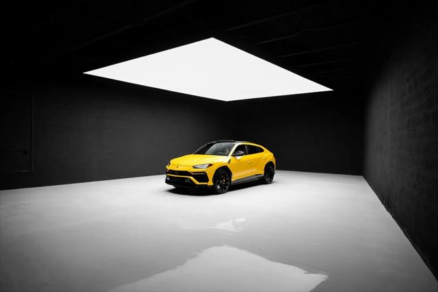 2021 Lamborghini Urus Pearl Capsule