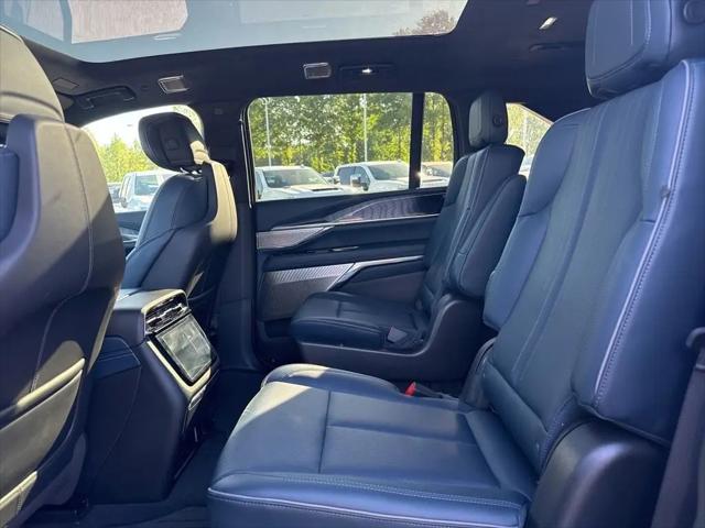 2025 Cadillac Escalade Luxury 2 AWD