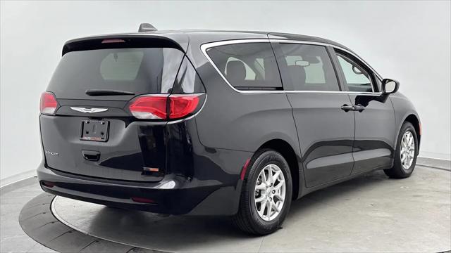 2024 Chrysler Voyager LX