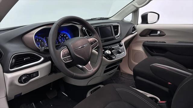 2024 Chrysler Voyager LX