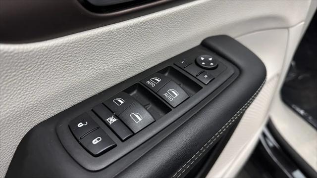 2024 Chrysler Voyager LX