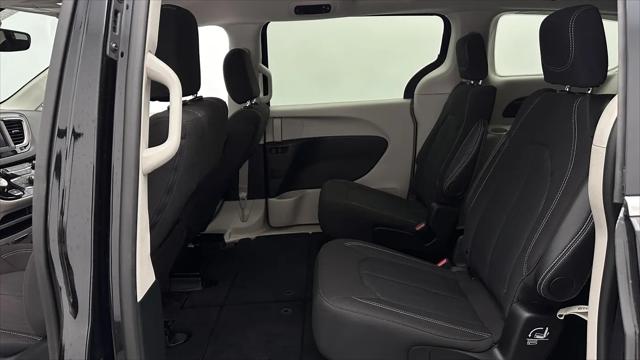 2024 Chrysler Voyager LX
