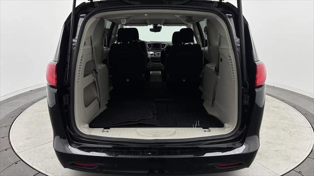 2024 Chrysler Voyager LX