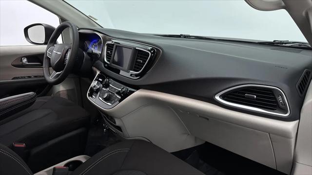 2024 Chrysler Voyager LX