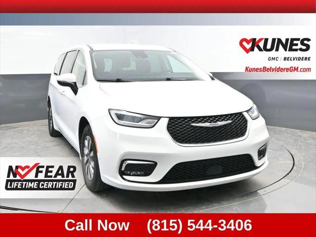 2023 Chrysler Pacifica Hybrid Touring L for sale in Belvidere, IL