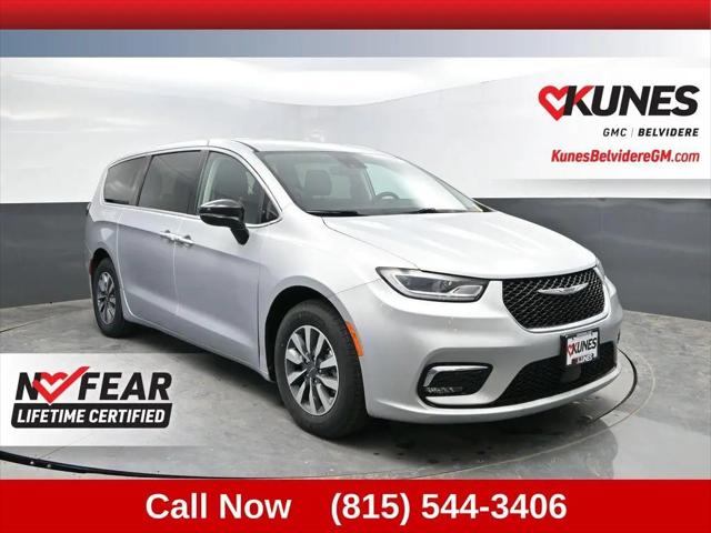 2024 Chrysler Pacifica Hybrid Select for sale in Belvidere, IL