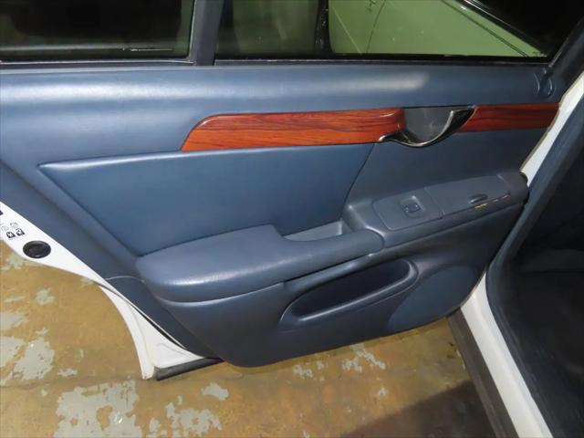 2005 Cadillac DeVille Standard