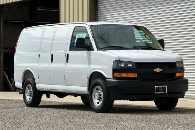 2026 Chevrolet Express Cargo Van 3500 Regular Wheelbase, WT, RWD