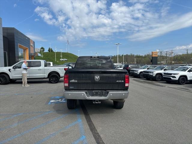 2017 RAM 3500 Big Horn Crew Cab 4x4 64 Box