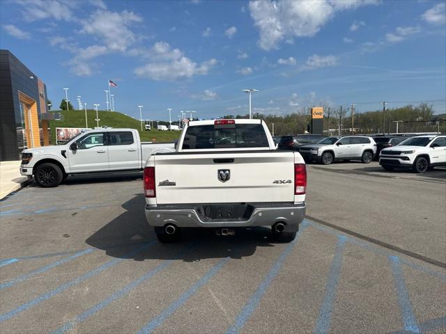 2017 RAM 1500 Big Horn Crew Cab 4x4 64 Box