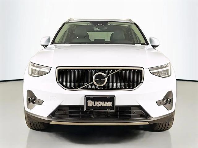 2025 Volvo XC40 B5 Plus Bright Theme