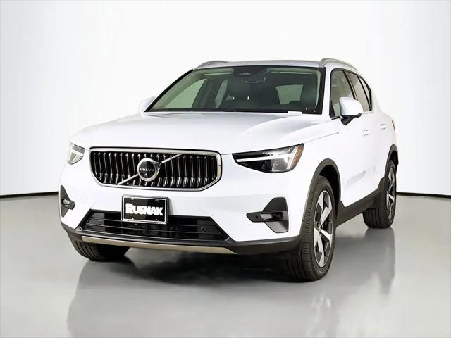 2025 Volvo XC40 B5 Plus Bright Theme