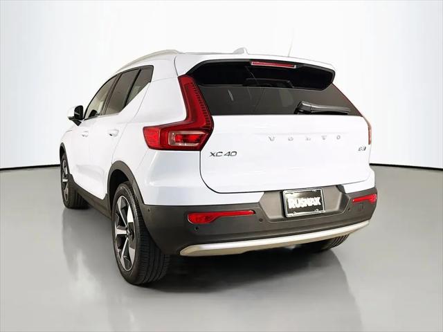 2025 Volvo XC40 B5 Plus Bright Theme