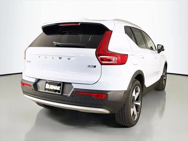 2025 Volvo XC40 B5 Plus Bright Theme