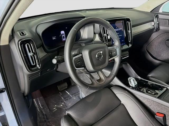 2025 Volvo XC40 B5 Plus Bright Theme