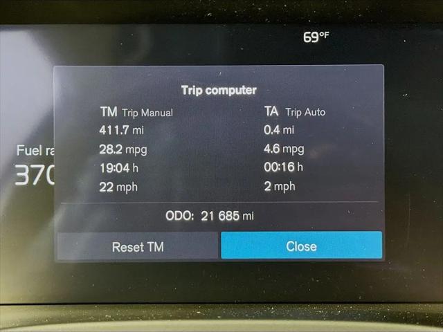 2025 Volvo XC40 B5 Plus Bright Theme