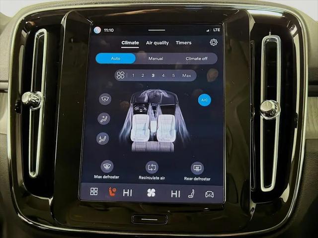 2025 Volvo XC40 B5 Plus Bright Theme