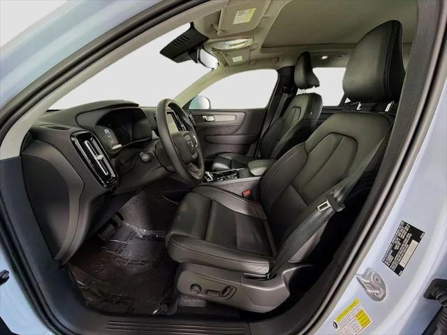 2025 Volvo XC40 B5 Plus Bright Theme