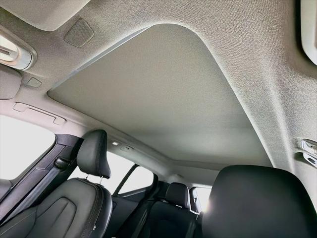 2025 Volvo XC40 B5 Plus Bright Theme