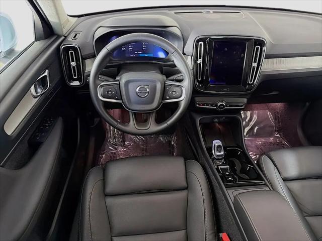 2025 Volvo XC40 B5 Plus Bright Theme