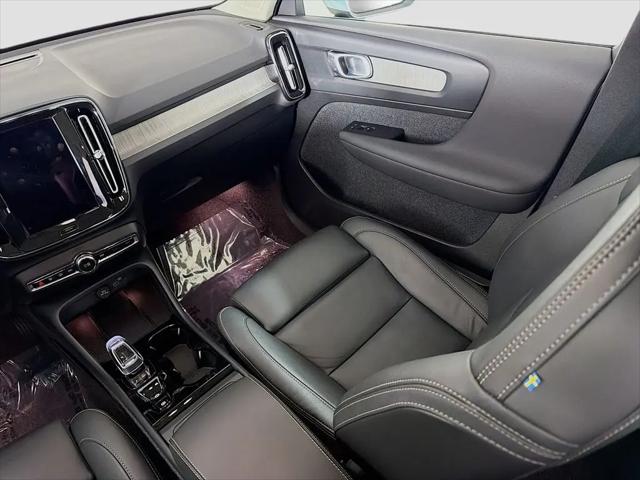 2025 Volvo XC40 B5 Plus Bright Theme