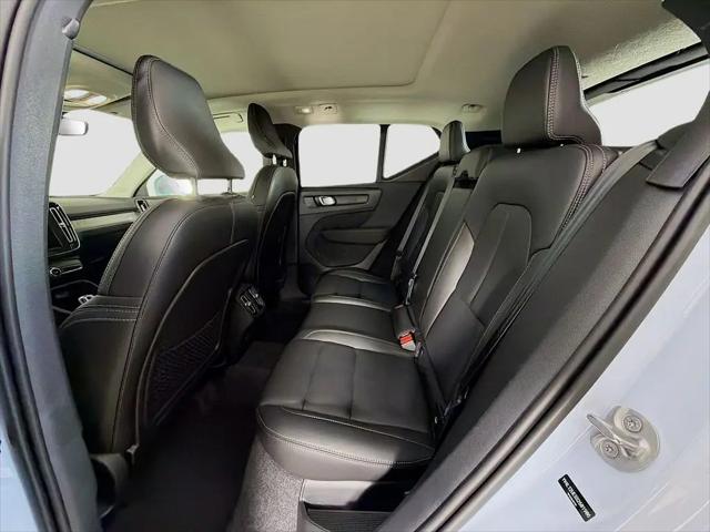 2025 Volvo XC40 B5 Plus Bright Theme