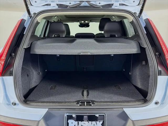 2025 Volvo XC40 B5 Plus Bright Theme