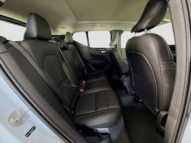 2025 Volvo XC40 B5 Plus Bright Theme