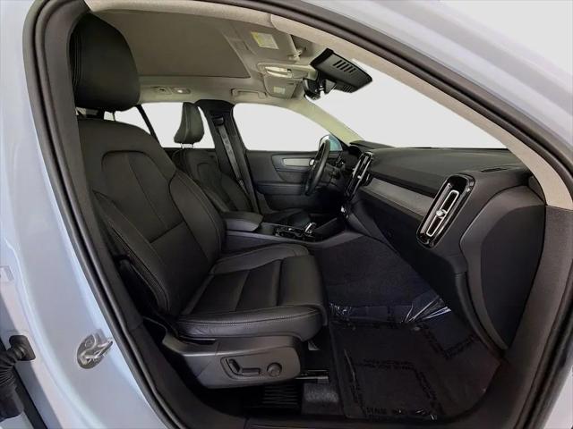 2025 Volvo XC40 B5 Plus Bright Theme
