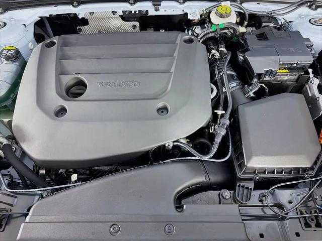 2025 Volvo XC40 B5 Plus Bright Theme