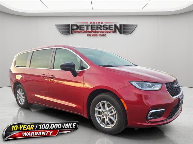 2025 Chrysler Pacifica Select for sale in Waupaca, WI