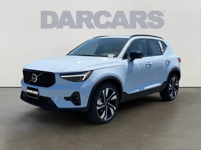 2026 Volvo XC40 Ultra, B5 AWD Gas (mild hybrid), Dark