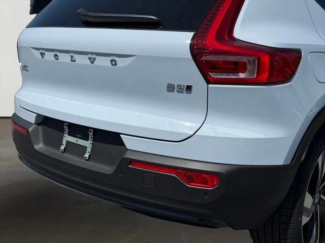 2026 Volvo XC40 Ultra, B5 AWD Gas (mild hybrid), Dark