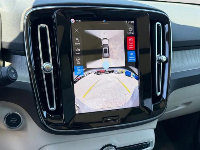 2026 Volvo XC40 Ultra, B5 AWD Gas (mild hybrid), Dark