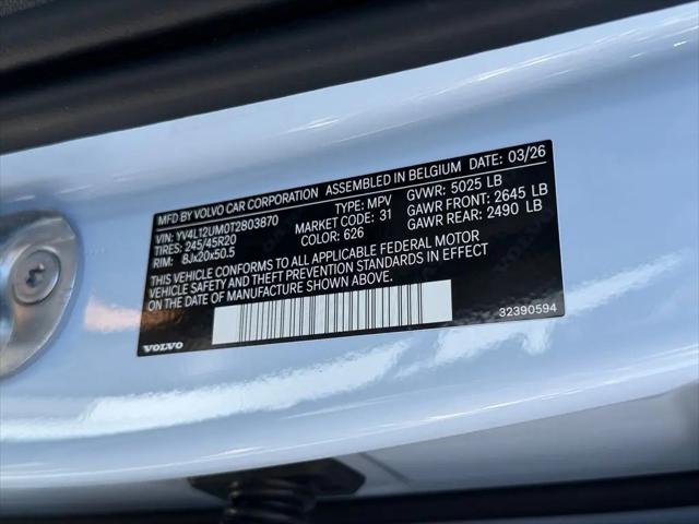 2026 Volvo XC40 Ultra, B5 AWD Gas (mild hybrid), Dark