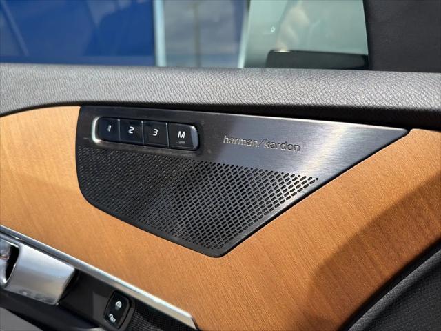 2024 Volvo XC90 B6 Plus Bright Theme 7-Seater